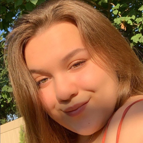 Meet your Posher, Julianna - Picture 1 of 1